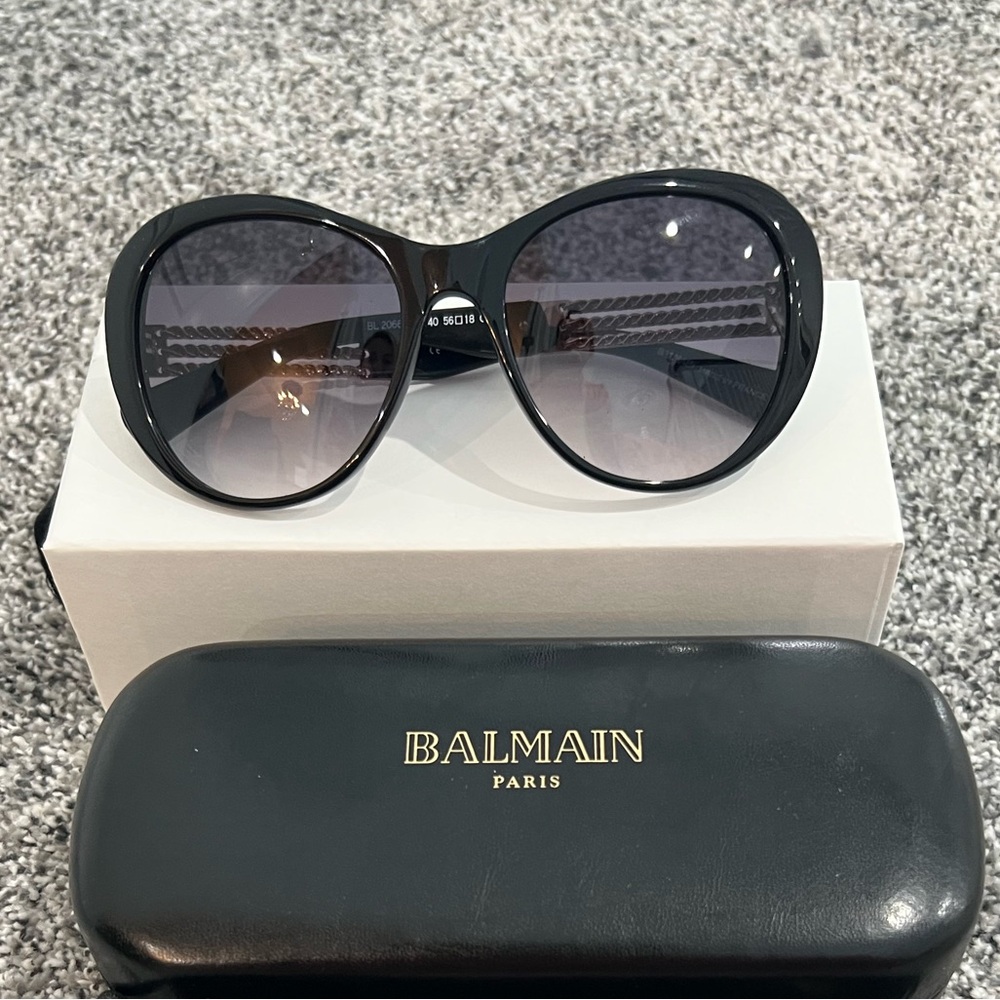 Balmain Elegant Black Sunglasses for Women